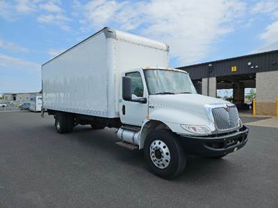 International MV607 26 ft Box Truck - 260HP, 7 Speed Automatic, Roll up Door