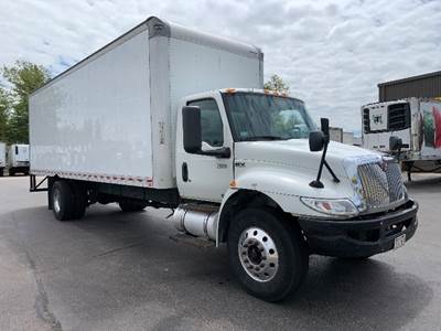 International MV607 26 ft Box Truck - 220HP, 7 Speed Automatic, Roll up Door