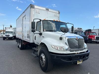 International MV607 24 ft Box Truck - 270HP, 6 Speed Automatic, Roll up Door