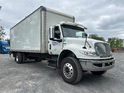 International MV607 26 ft Box Truck - 260HP, 7 Speed Automatic, Roll up Door