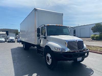 International MV607 28 ft Box Truck - 220HP, 7 Speed Automatic, Roll up Door