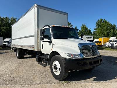 International MV607 26 ft Box Truck - 220HP, 7 Speed Automatic, Roll up Door