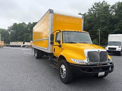 International MV607 26 ft Box Truck - 220HP, 6 Speed Automatic, Roll up Door