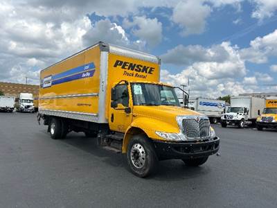 International MV607 26 ft Box Truck - 220HP, 7 Speed Automatic, Roll up Door