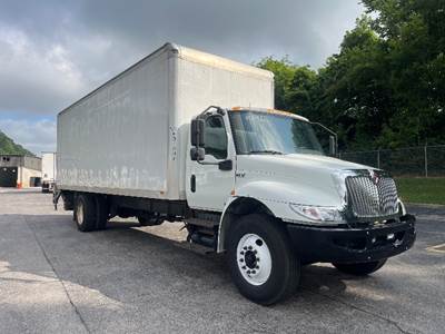 International MV607 26 ft Box Truck - 220HP, 6 Speed Automatic, Roll up Door