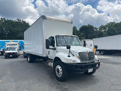 International MV607 26 ft Box Truck - 220HP, 6 Speed Automatic, Roll up Door