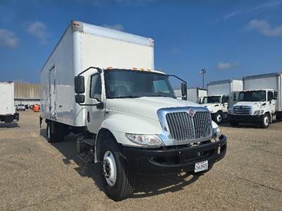 International MV607 26 ft Box Truck - 220HP, 6 Speed Automatic, Roll up Door