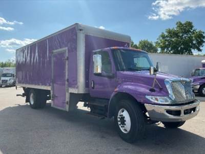 International MV607 24 ft Box Truck - 220HP, 6 Speed Automatic