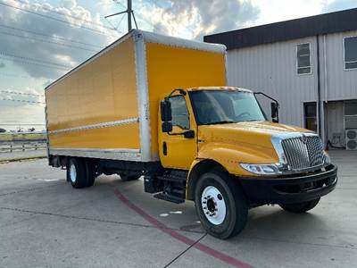 International MV607 26 ft Box Truck - 220HP, 6 Speed Automatic, Roll up Door