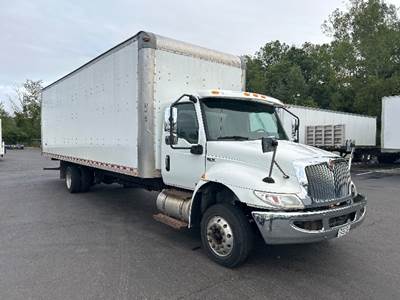 International MV607 28 ft Box Truck - 240HP, 6 Speed Automatic, Swing Door