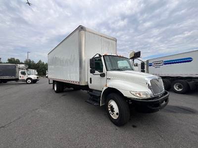 International MV607 26 ft Box Truck - 220HP, 6 Speed Automatic, Roll up Door