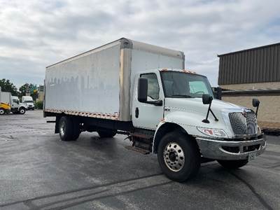 International MV607 24 ft Box Truck - 260HP, 6 Speed Automatic, Roll up Door