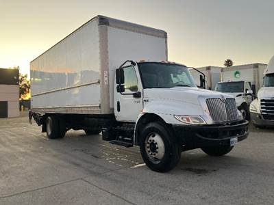 International MV607 26 ft Box Truck - 220HP, 7 Speed Automatic, Roll up Door