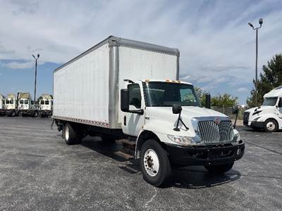 International MV607 26 ft Box Truck - 220HP, 7 Speed Automatic, Roll up Door