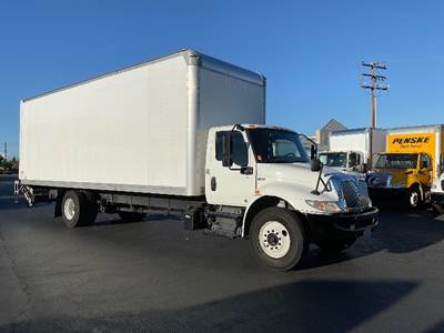 International MV607 28 ft Box Truck - 220HP, 7 Speed Automatic, Roll up Door