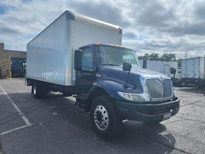 International MV607 26 ft Box Truck - 220HP, 6 Speed Automatic, Roll up Door