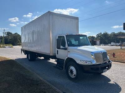 International MV607 26 ft Box Truck - 220HP, 7 Speed Automatic, Roll up Door