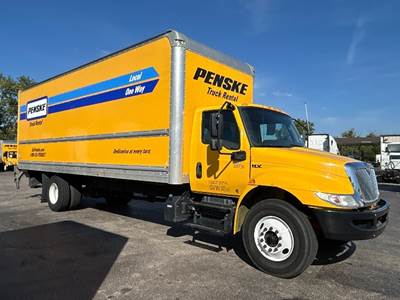 International MV607 26 ft Box Truck - 220HP, 6 Speed Automatic, Roll up Door