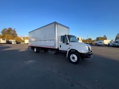 International MV607 26 ft Box Truck - 220HP, 7 Speed Automatic, Roll up Door