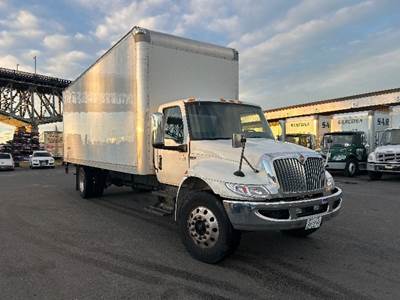 International MV607 Box Truck - 250HP, 6 Speed Automatic, Swing Door