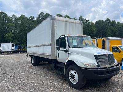 International MV607 Box Truck - 220HP, 6 Speed Automatic, Roll up Door