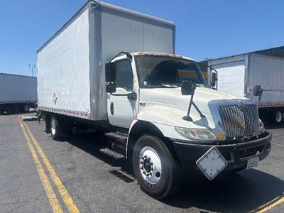 International MV607 Box Truck - 220HP, 6 Speed Automatic, Roll up Door