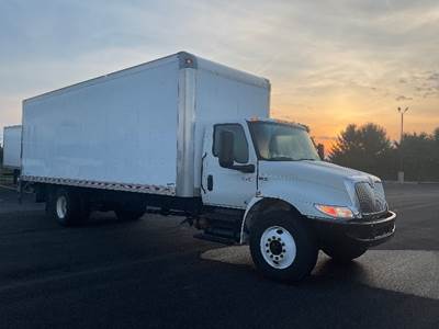International MV607 Box Truck - 220HP, 6 Speed Automatic, Roll up Door