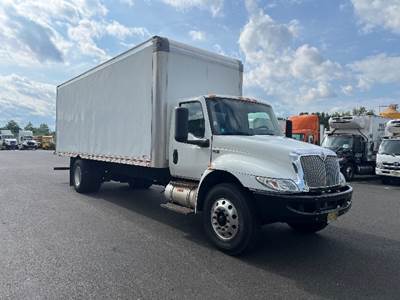 International MV607 Box Truck - 220HP, 6 Speed Automatic, Roll up Door