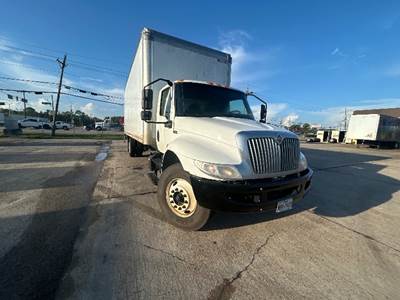 International MV607 Box Truck - 220HP, 7 Speed Automatic, Roll up Door