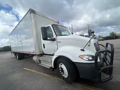 International RH613 Box Truck - 365HP, 6 Speed Automatic, Roll up Door