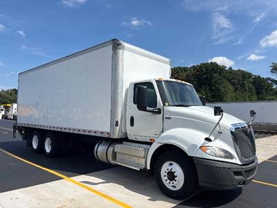 International RH613 Box Truck - 365HP, 6 Speed Automatic, Roll up Door