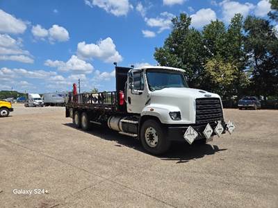Freightliner 114SD Tandem Axle Flatbed Truck - 450HP, 10 Speed Manual