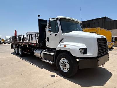 Freightliner 114SD Tandem Axle Flatbed Truck - 450HP, 10 Speed Manual