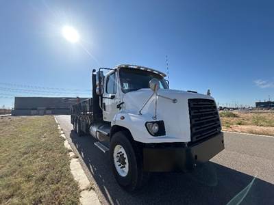 Freightliner 114SD Tandem Axle Flatbed Truck - 450HP, 10 Speed Manual