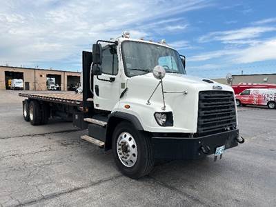 Freightliner 114SD Tandem Axle 26 ft Flatbed Truck - 410HP, 10 Speed Automatic