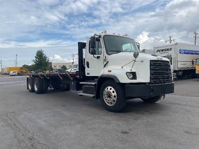 Freightliner 114SD Tandem Axle 26 ft Flatbed Truck - 410HP, 10 Speed Automatic