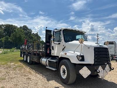 Freightliner 114SD Tandem Axle 24 ft Flatbed Truck - 450HP, 10 Speed Manual