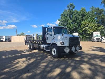 Freightliner 114SD Tandem Axle Flatbed Truck - 450HP, 10 Speed Manual