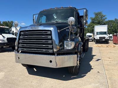 Freightliner 114SD Tandem Axle 20 ft Flatbed Truck - 470HP, 10 Speed Automatic