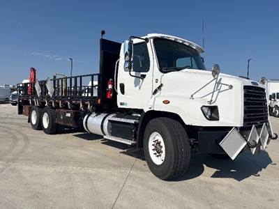 Freightliner 114SD Tandem Axle 24 ft Flatbed Truck - 450HP, 10 Speed Manual