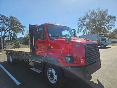 Freightliner 114SD Tandem Axle Flatbed Truck - 350HP, 10 Speed Automatic