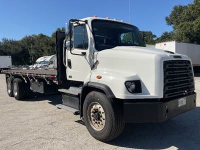 Freightliner 114SD Tandem Axle Flatbed Truck - 350HP, 10 Speed Manual