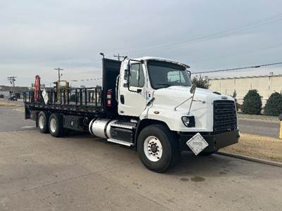 Freightliner 114SD Tandem Axle Flatbed Truck - 450HP, 10 Speed Manual