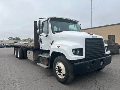 Freightliner 114SD Tandem Axle Flatbed Truck - 370HP, 6 Speed Automatic