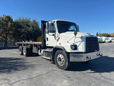 Freightliner 114SD Tandem Axle 24 ft Flatbed Truck - 410HP, 10 Speed Automatic