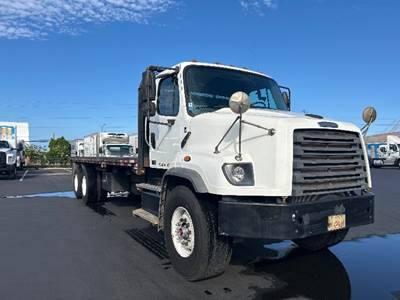 Freightliner 114SD Tandem Axle Flatbed Truck - 450HP, 10 Speed Manual