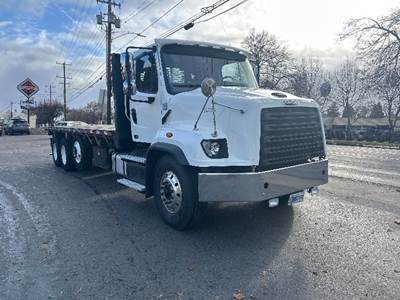 Freightliner 114SD Tandem Axle Flatbed Truck - 410HP, 10 Speed Automatic