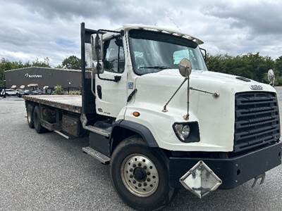 Freightliner 114SD Tandem Axle Flatbed Truck - 410HP, 10 Speed Automatic