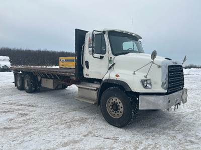Freightliner 114SD Tandem Axle Flatbed Truck - 410HP, 6 Speed Automatic