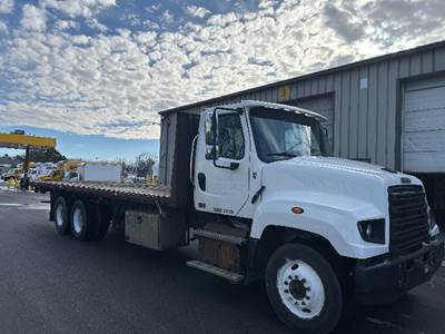 Freightliner 114SD Tandem Axle Flatbed Truck - 370HP, 6 Speed Automatic